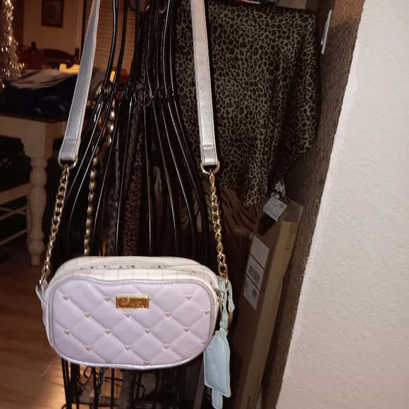 EUC LUV BETSEY BY BETSEY JOHNSON Pink Quilted Crossbody Bag Embroided Hearts - Picture 9 of 9